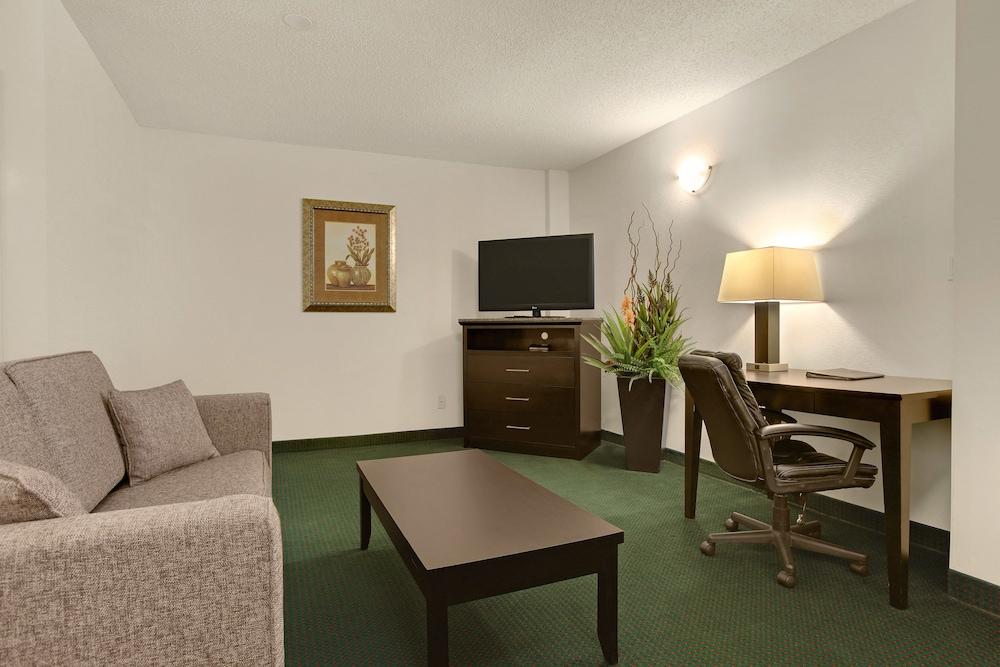 Comfort Inn & Suites Edmonton Exterior foto