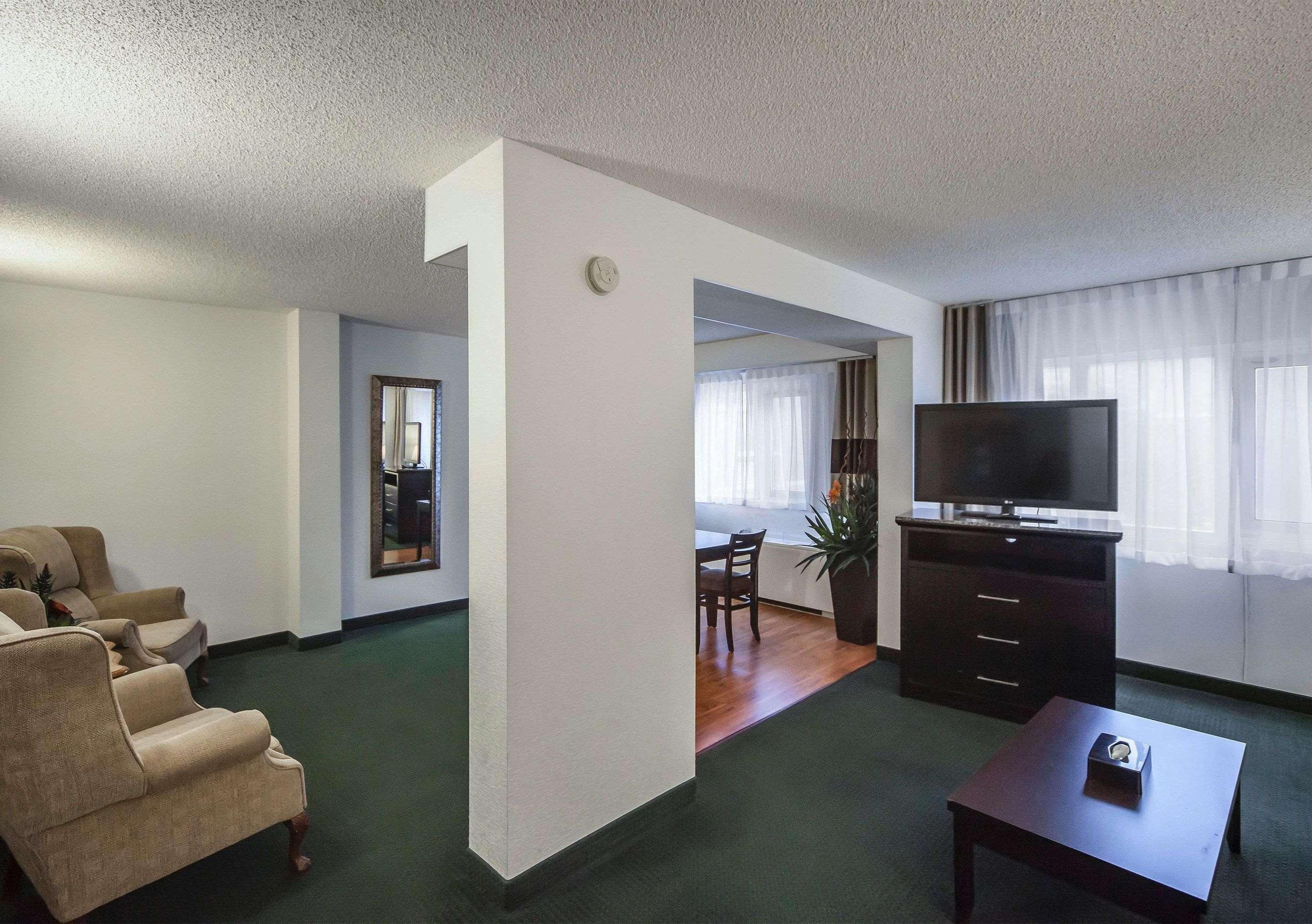 Comfort Inn & Suites Edmonton Exterior foto